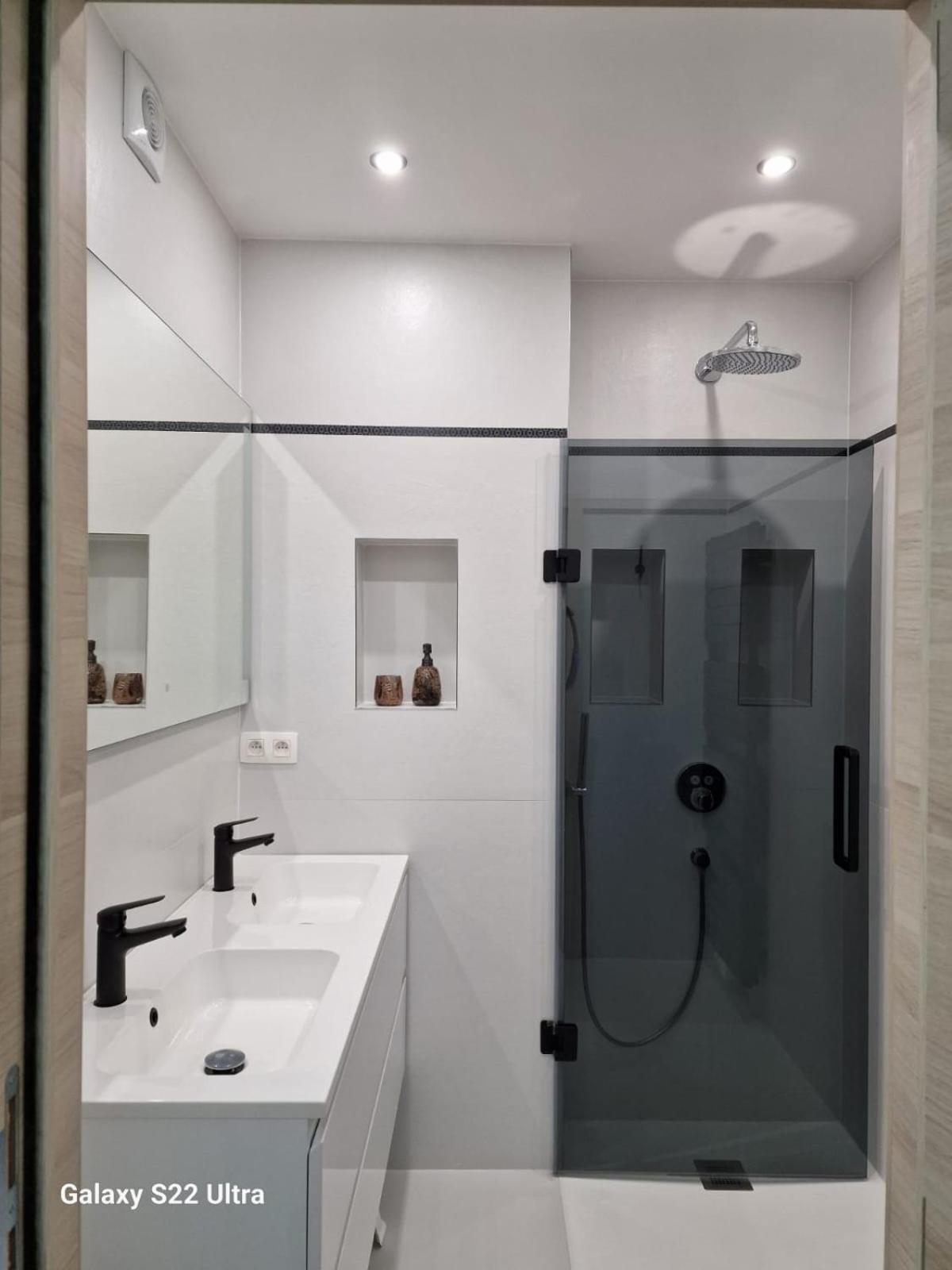 Luxury Renovated 3 *